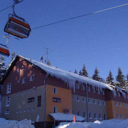 Hotel Pod Vlekem Loučná pod Klínovcem Buitenkant foto