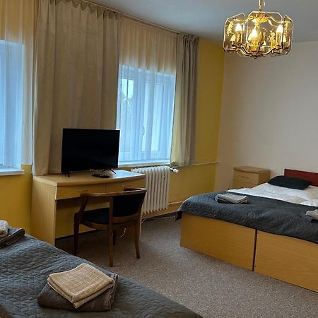 Hotel Pod Vlekem Loučná pod Klínovcem Buitenkant foto