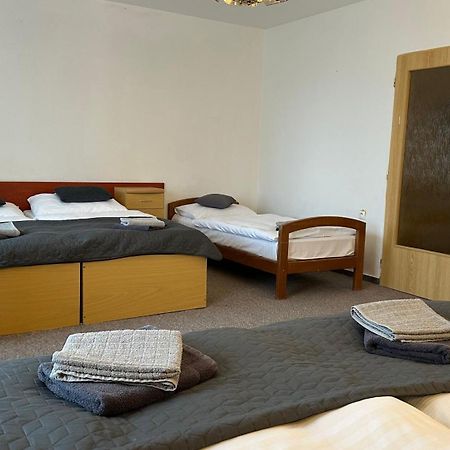 Hotel Pod Vlekem Loučná pod Klínovcem Buitenkant foto