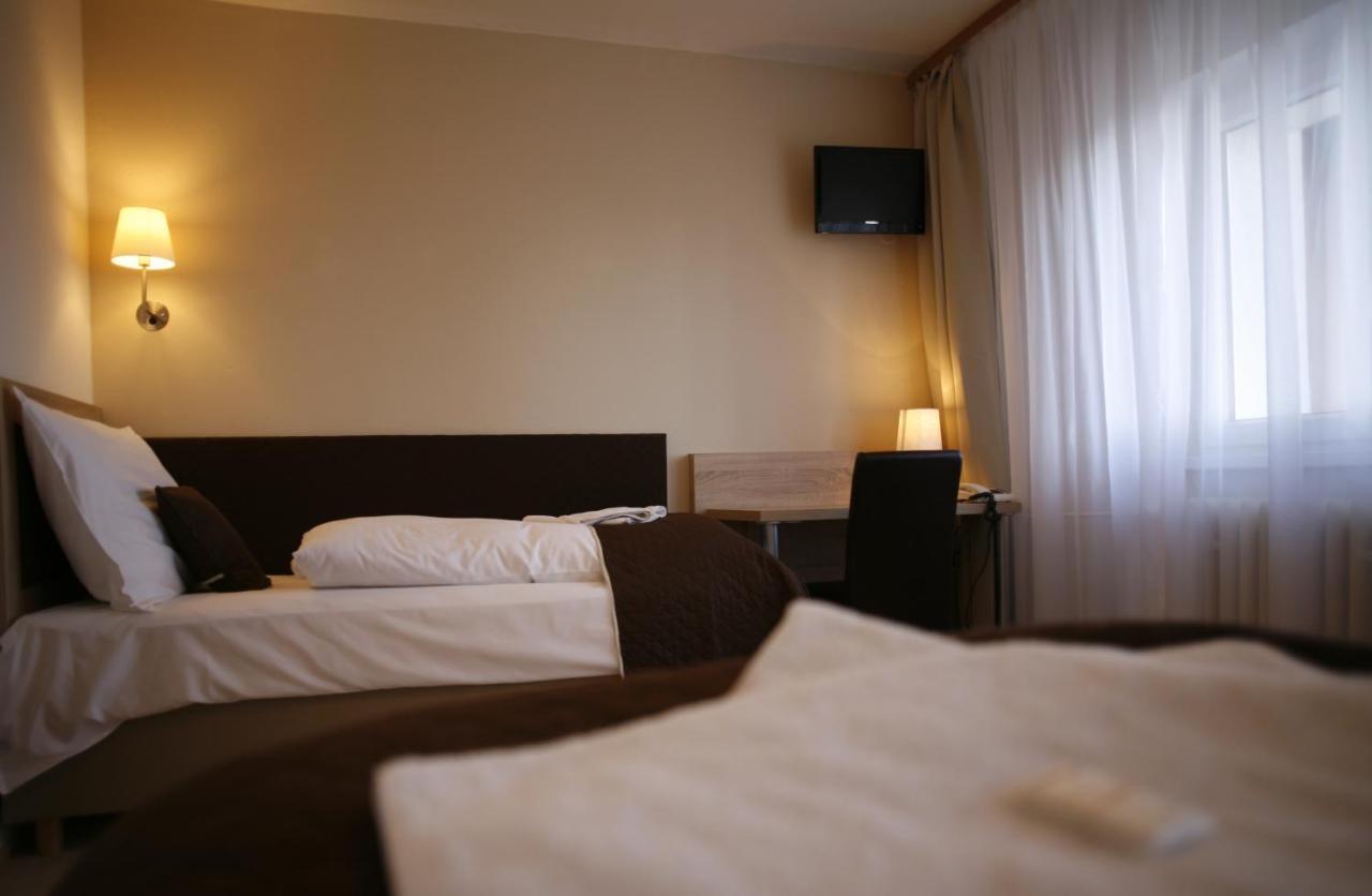 Hotel Pod Vlekem Loučná pod Klínovcem Buitenkant foto