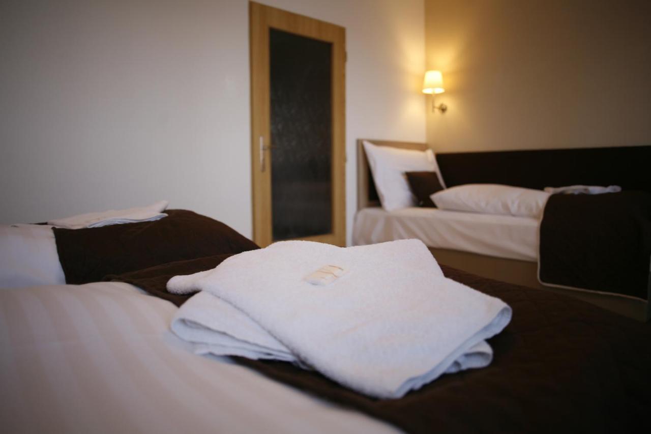 Hotel Pod Vlekem Loučná pod Klínovcem Buitenkant foto