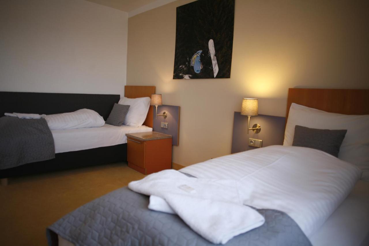Hotel Pod Vlekem Loučná pod Klínovcem Buitenkant foto
