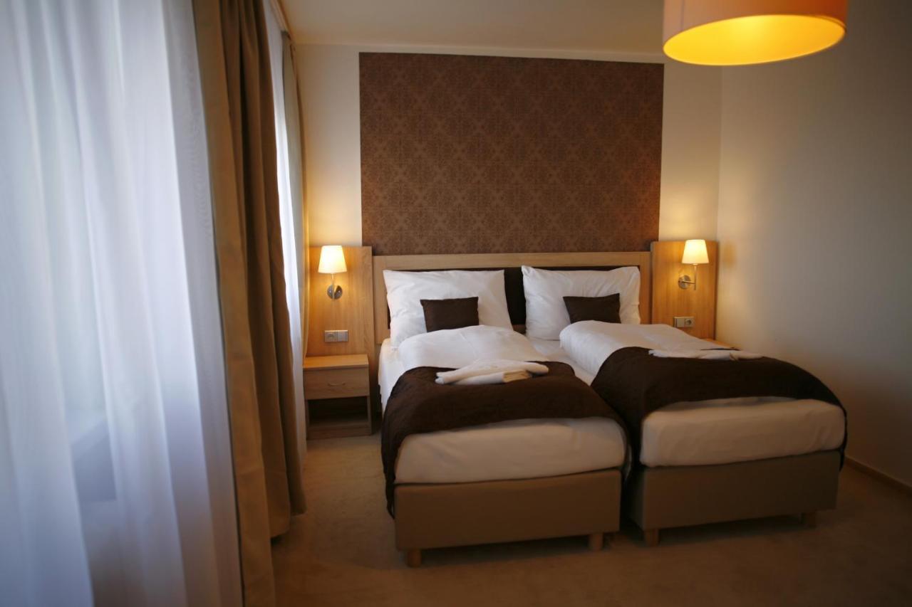 Hotel Pod Vlekem Loučná pod Klínovcem Buitenkant foto