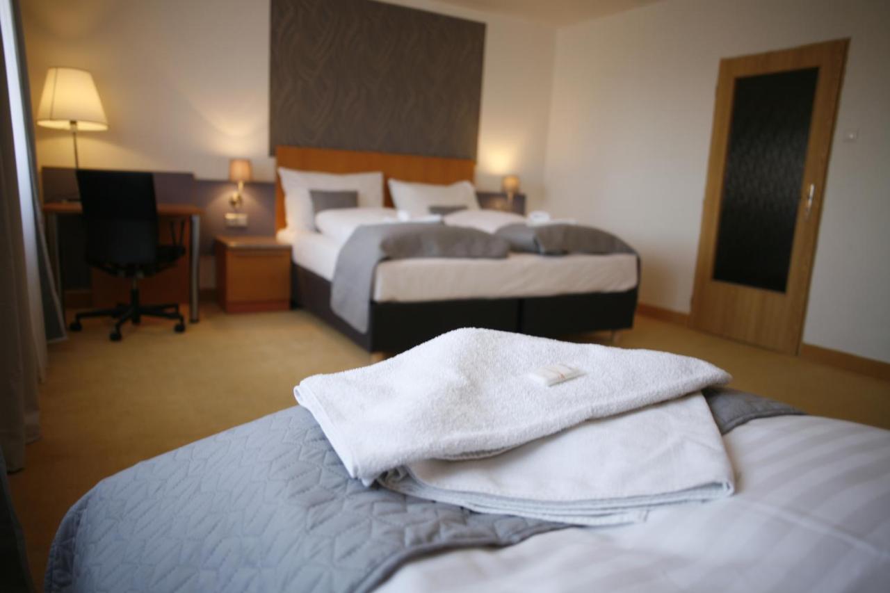 Hotel Pod Vlekem Loučná pod Klínovcem Buitenkant foto