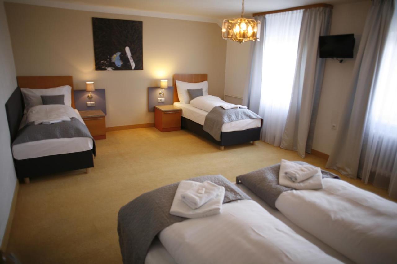 Hotel Pod Vlekem Loučná pod Klínovcem Buitenkant foto