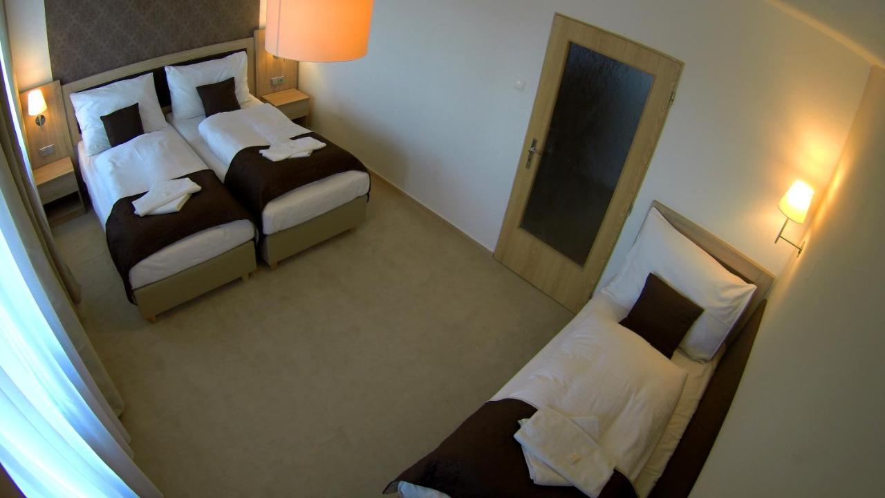 Hotel Pod Vlekem Loučná pod Klínovcem Buitenkant foto