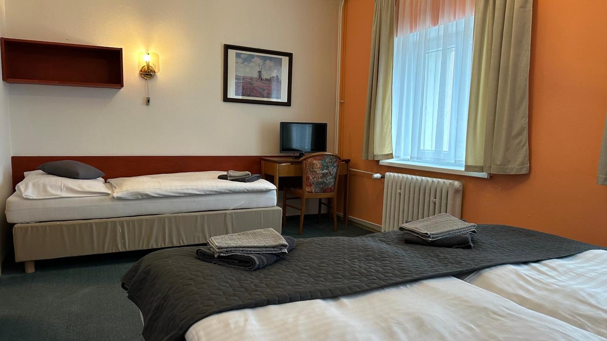 Hotel Pod Vlekem Loučná pod Klínovcem Buitenkant foto