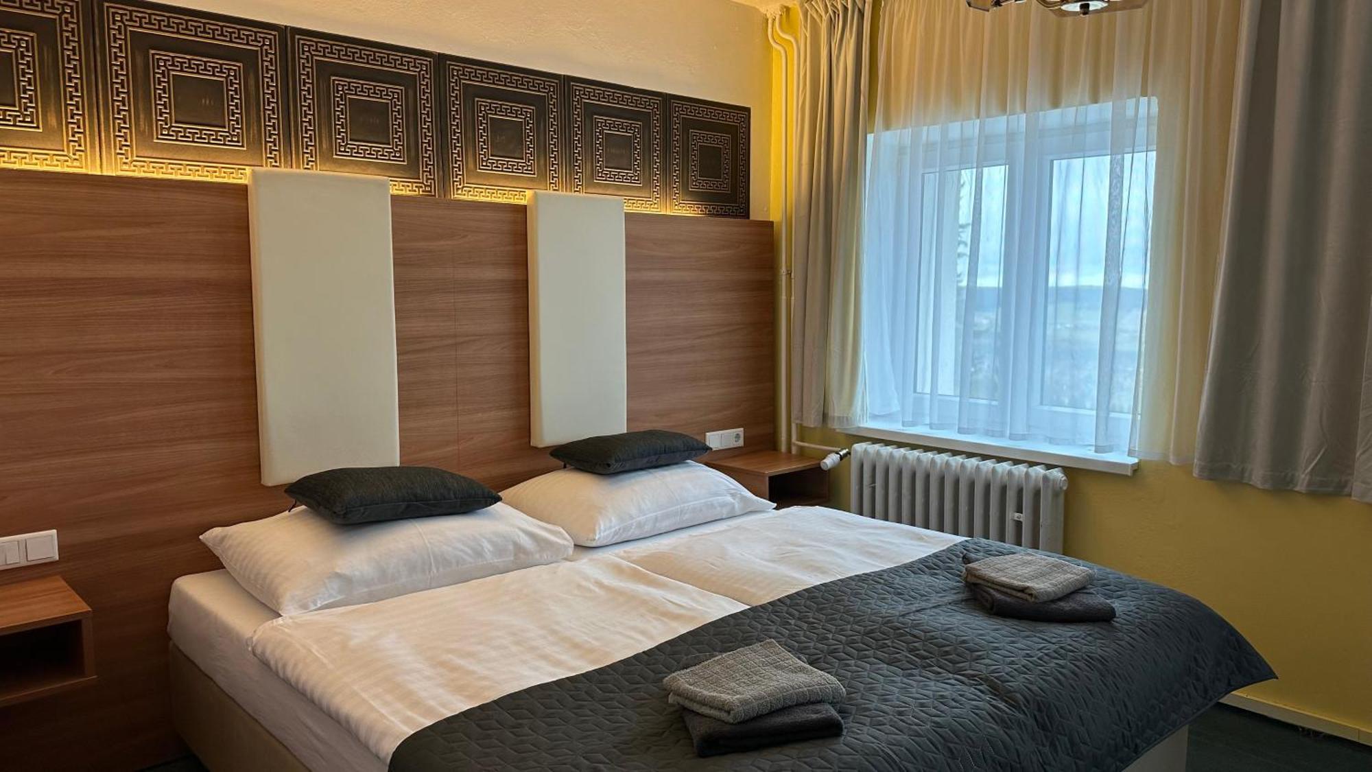 Hotel Pod Vlekem Loučná pod Klínovcem Buitenkant foto